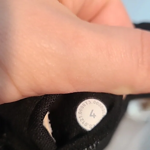 Lululemon Energy Bra Size 4 Activewear - Picture 4 of 4